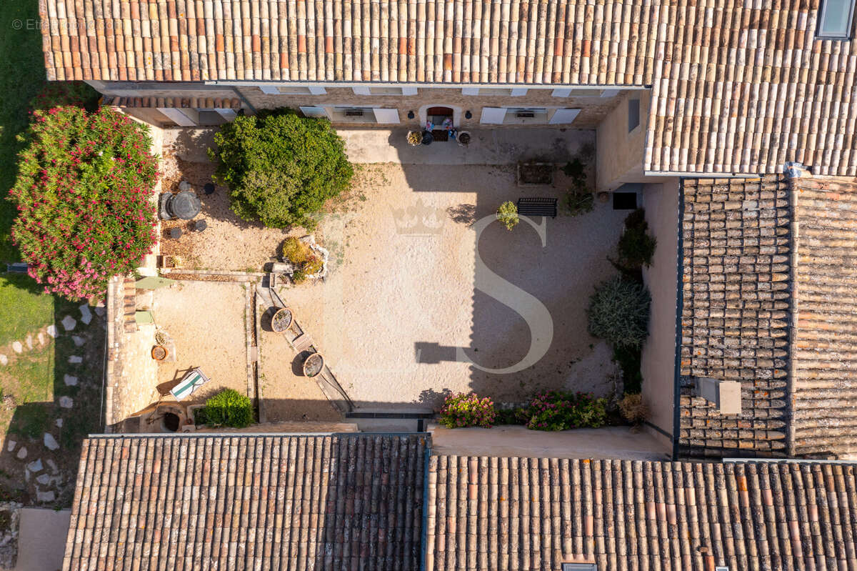 Maison à MAUBEC