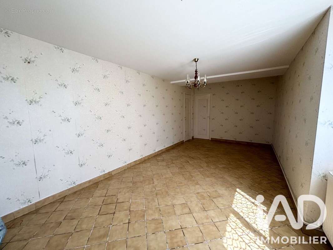 Maison 81 m² à Saint-Genou  - photo 5
