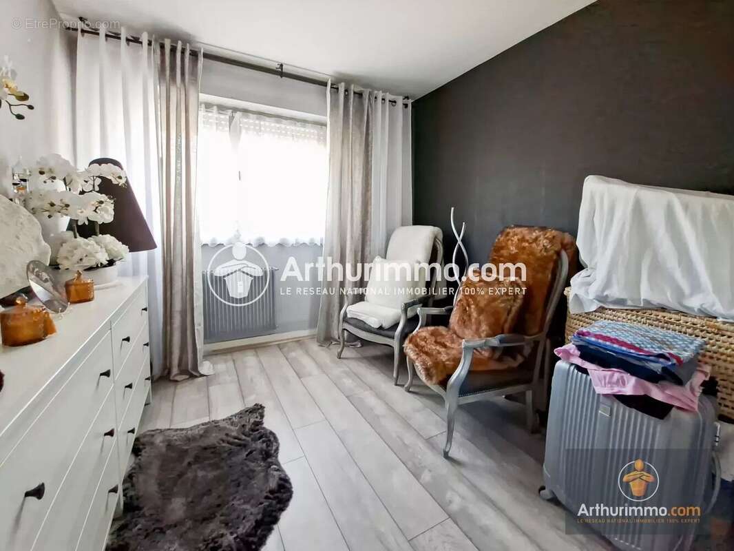 Appartement à SAINT-PIERRE-DU-PERRAY