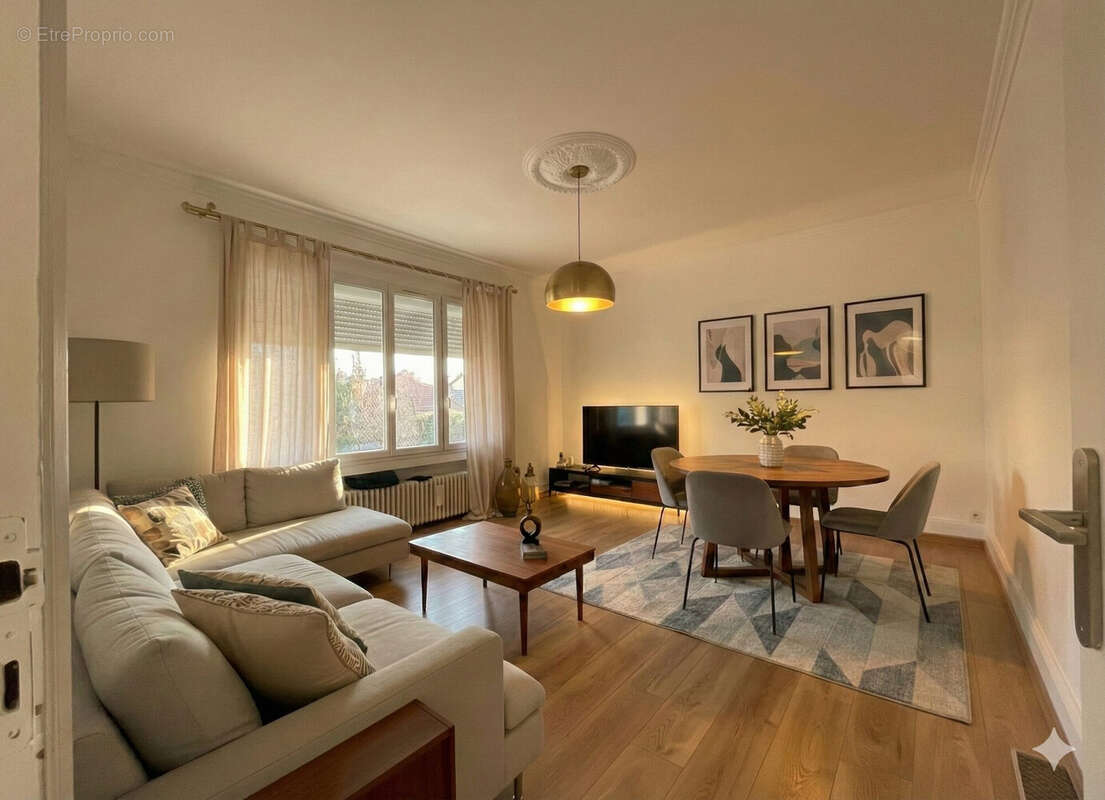 Salon R1 - Maison à DECINES-CHARPIEU