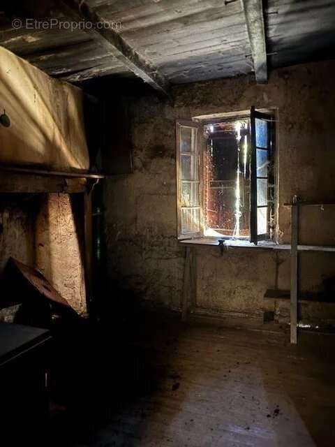 Parking à LA BASTIDE-DE-BESPLAS