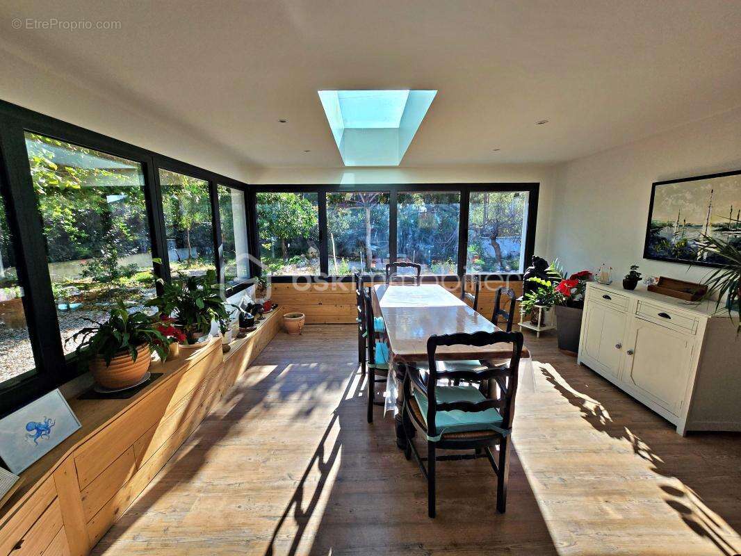 EXCLUSIVITÉ – À 100 m de la mer – Maison T5 + Duplex indépendant – Idéal famille, investissement ou projet multigénérationnel - photo 5