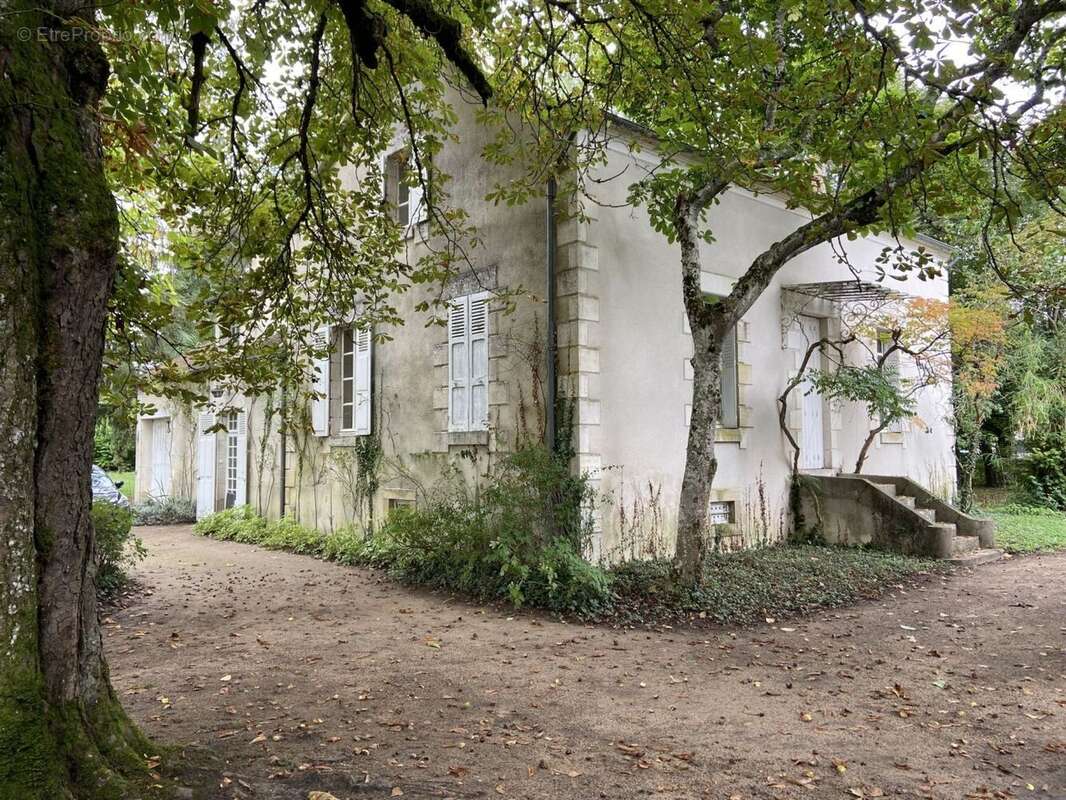 Maison à LA CHAPELLE-MONTLINARD