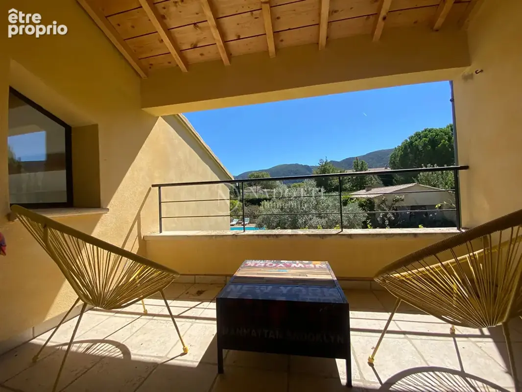 Maison  d'architecte avec piscine et dépendance. - photo 17