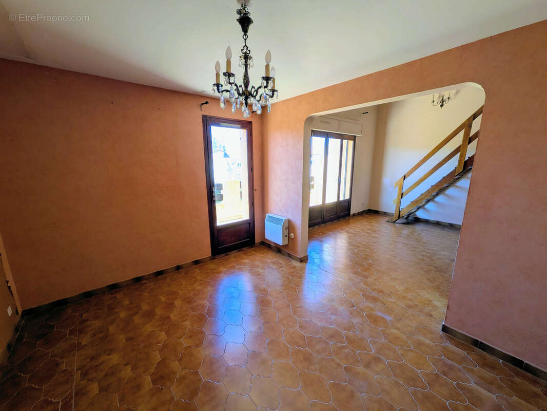 Appartement à SAINT-CYR-SUR-MER