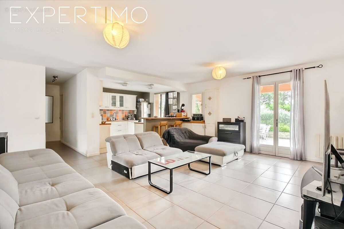 Pourrières : Maison T5 de Plain-Pied avec Piscine et Grand Jardin au Calme - photo 8