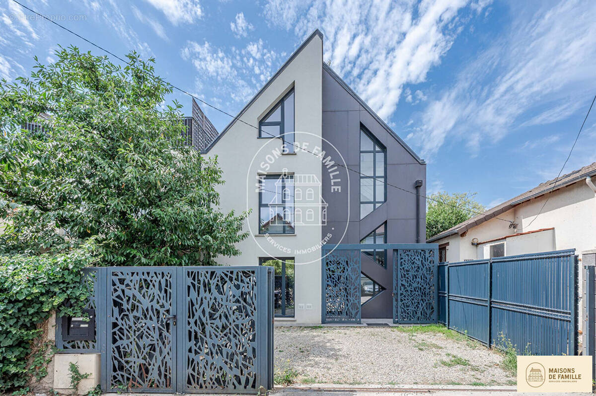 Maison à SARTROUVILLE