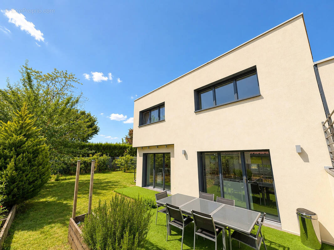 Maison à PERON