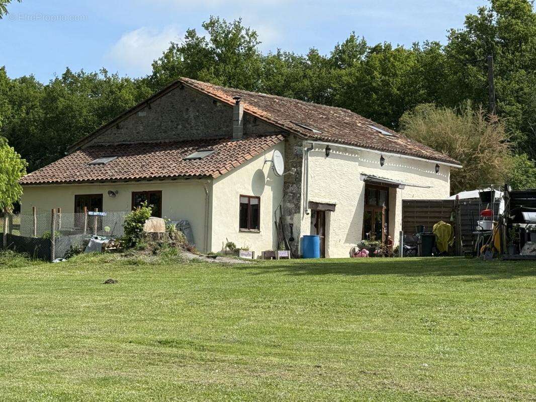 Maison à COMBIERS