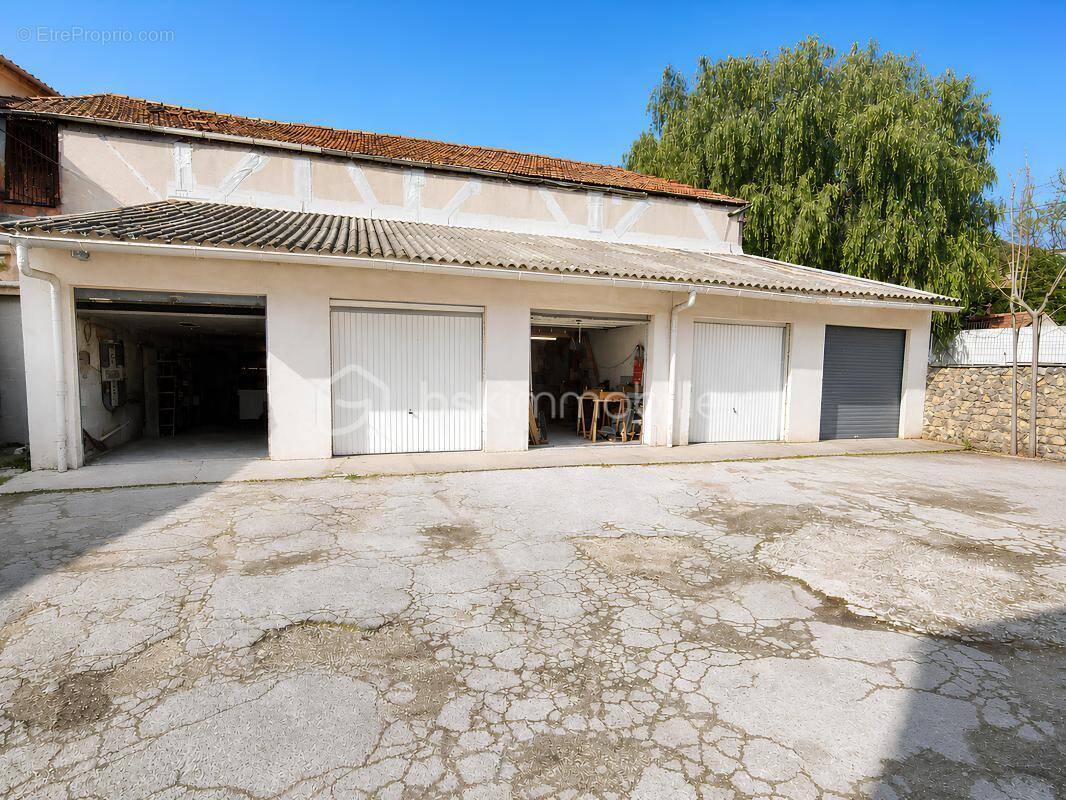 Parking à TOULON