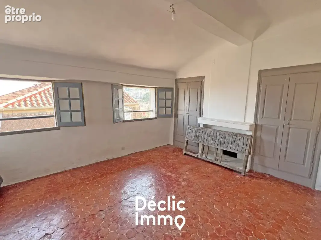 Maison de ville - 7 pieces avec local commercial - pas de charges - grasse - photo 7