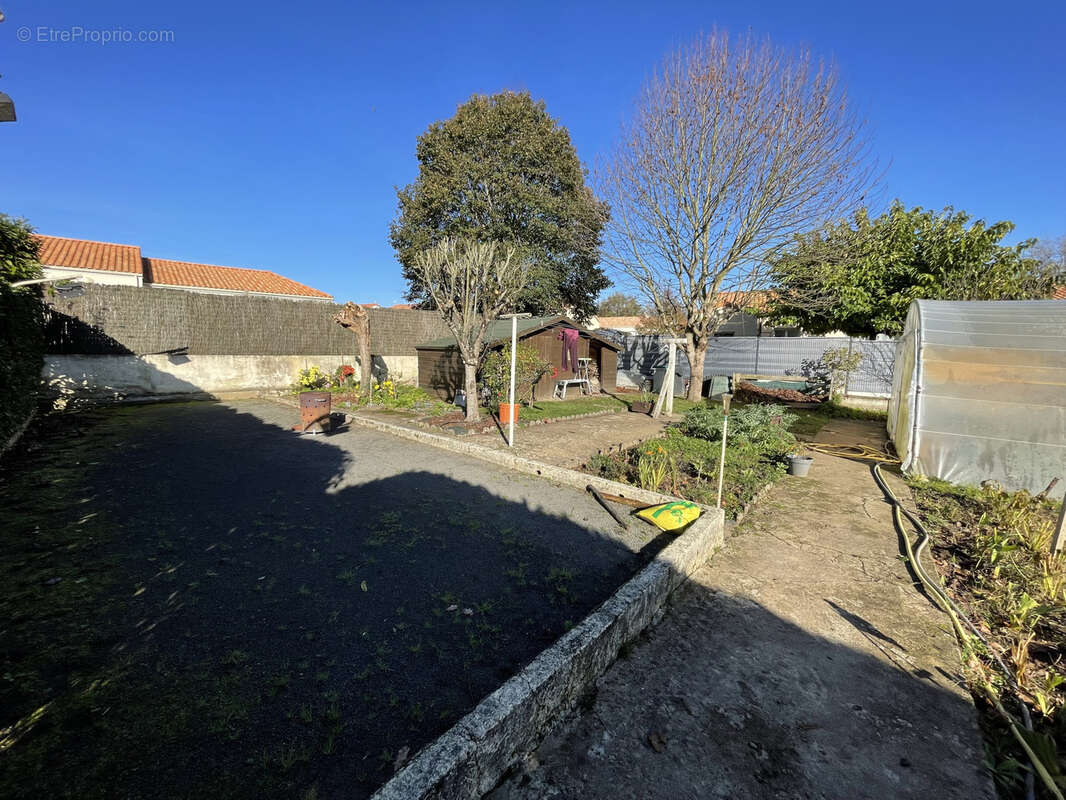 Terrain à MONTREVAULT