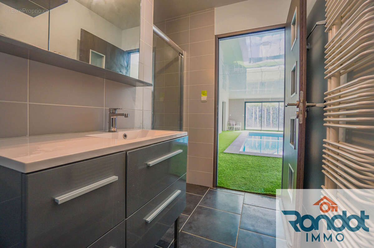 Maison 10 pièces / 6 chambres / 380 m2 / 2045 m2 terrain + piscine intérieur - photo 13
