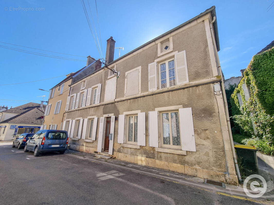 Maison à RAVIERES
