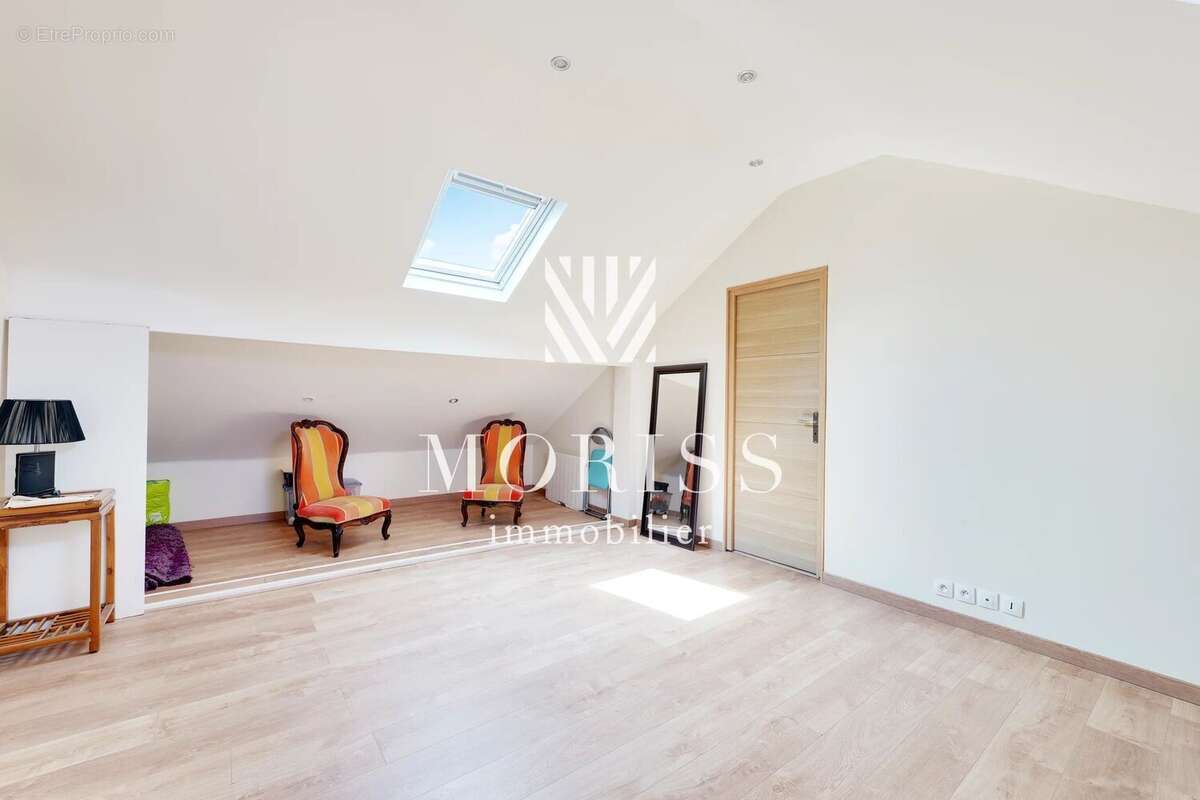 Champigny-sur-Marne - Maison de 4 pièces de 100m² - photo 9