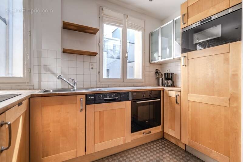 Appartement à PARIS-1E