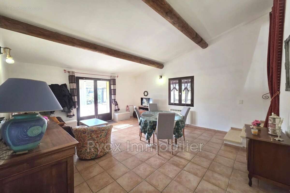 Maison 95 m² à Saignon  - photo 2