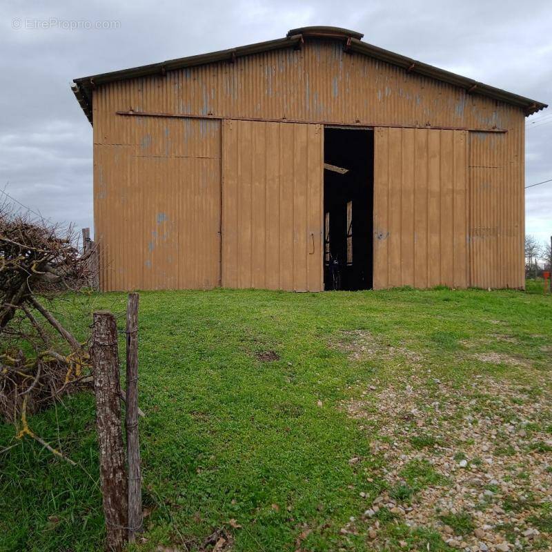 Commerce à SAUVETERRE-DE-ROUERGUE