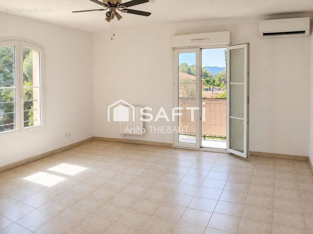 Photo 1 - Appartement à ROQUEBRUNE-SUR-ARGENS