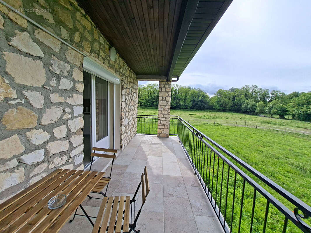 Maison  de caractère en pierre  200m²  sur parcelle 15725m²  CRUAS 07350 - photo 2
