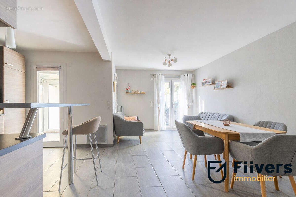 Maison à SAINTE-GENEVIEVE-DES-BOIS