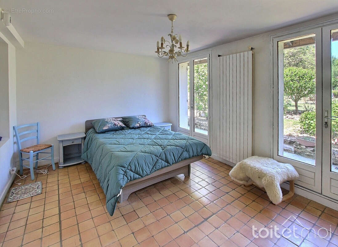 Maison à LA CELLE-LES-BORDES