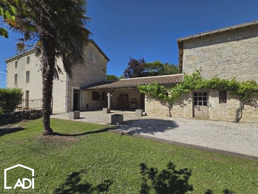 Maison à NANTEUIL