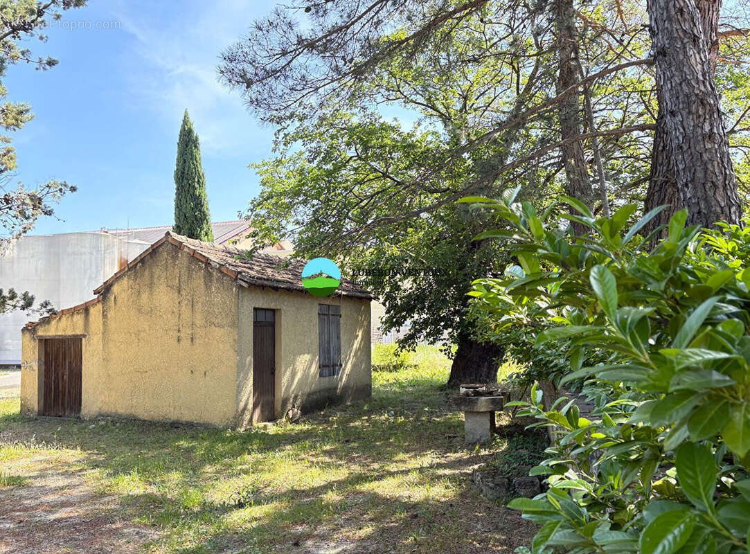 Villes sur Auzon, maison à rénover avec 2 dépendances et piscine sur parcelle de plus d'un Ha - photo 3