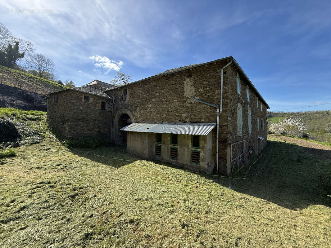Maison à SAINT-SERNIN-SUR-RANCE