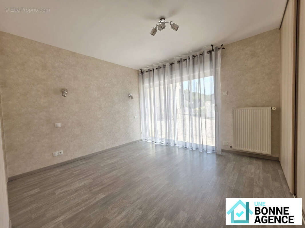 Maison 140 m² à Monteaux  - photo 6