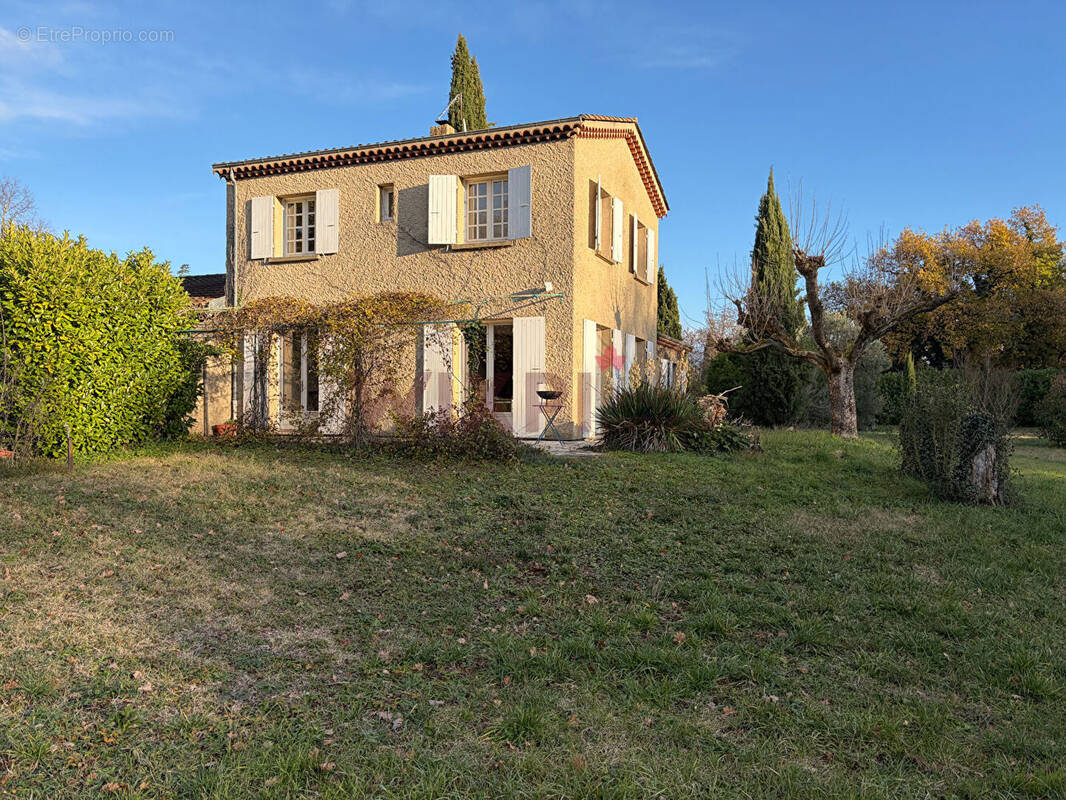 Maison à MONTELIER