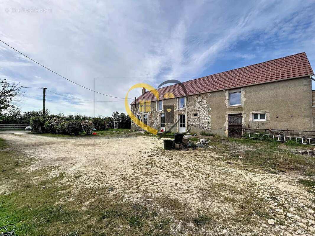 Maison à LA CELLE-CONDE