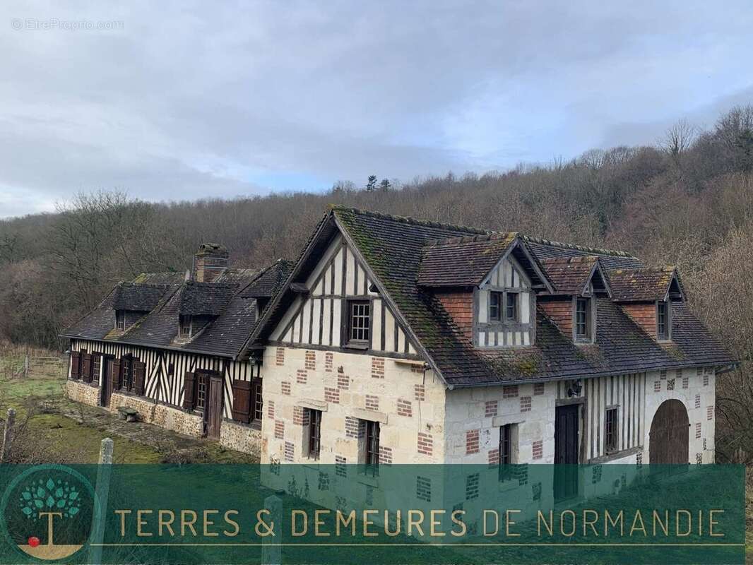 Maison à SAINT-MARTIN-DE-BIENFAITE-LA-CRESSONNIERE
