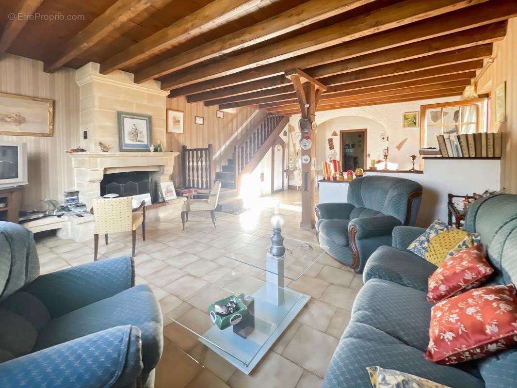 Maison à MANZAC-SUR-VERN