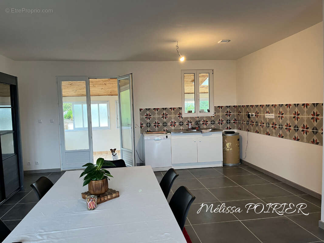 Maison à LES LANDES-GENUSSON