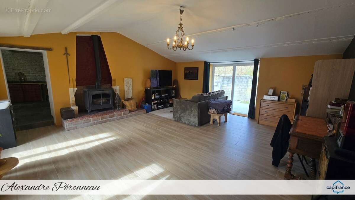  Maison de ville rénovée avec jardin – Proche La Rochelle – Secteur Usseau - photo 14