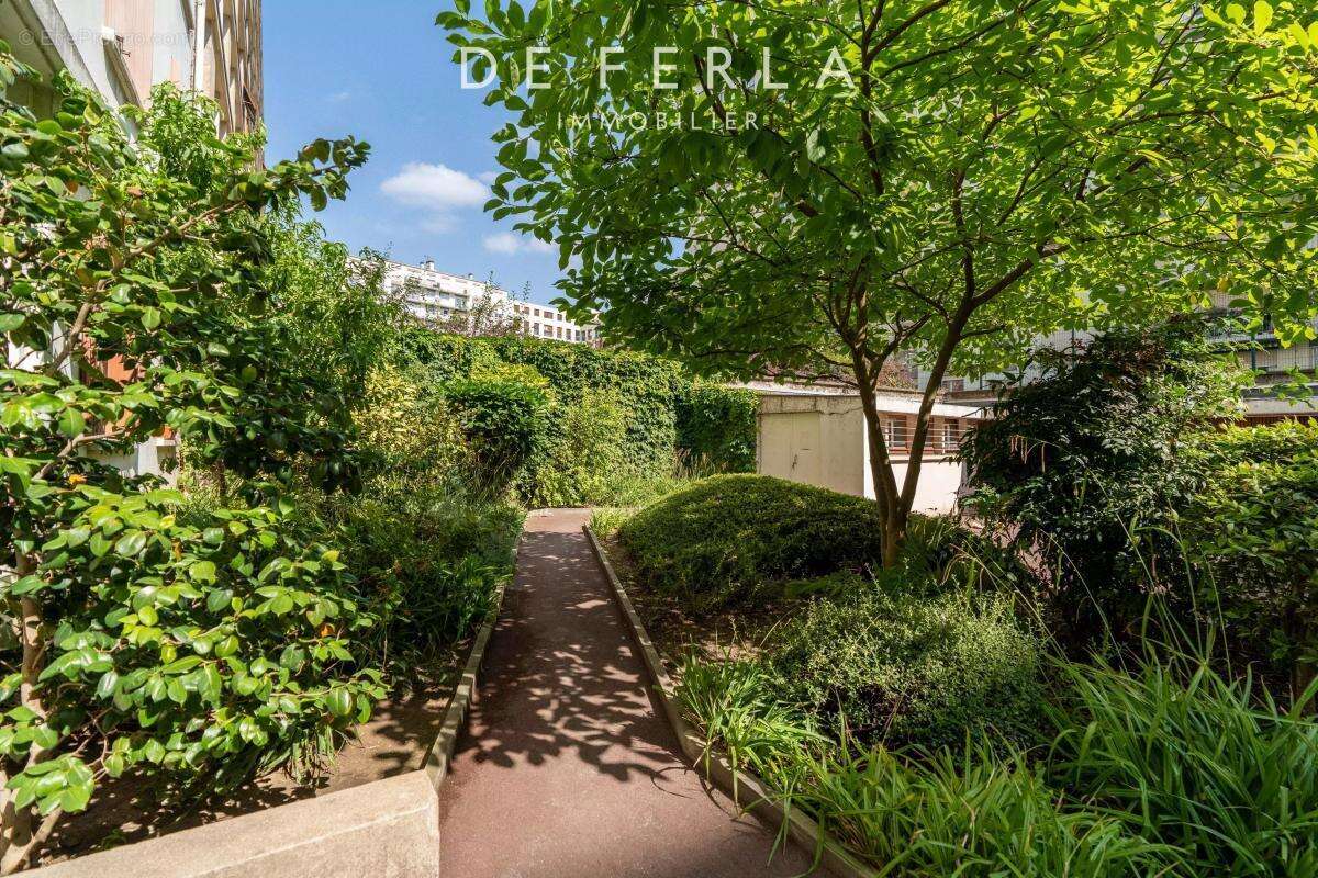 Paris XV - Studio sur cour en parfait état - photo 14