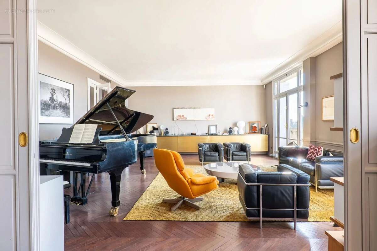 Appartement à PARIS-16E