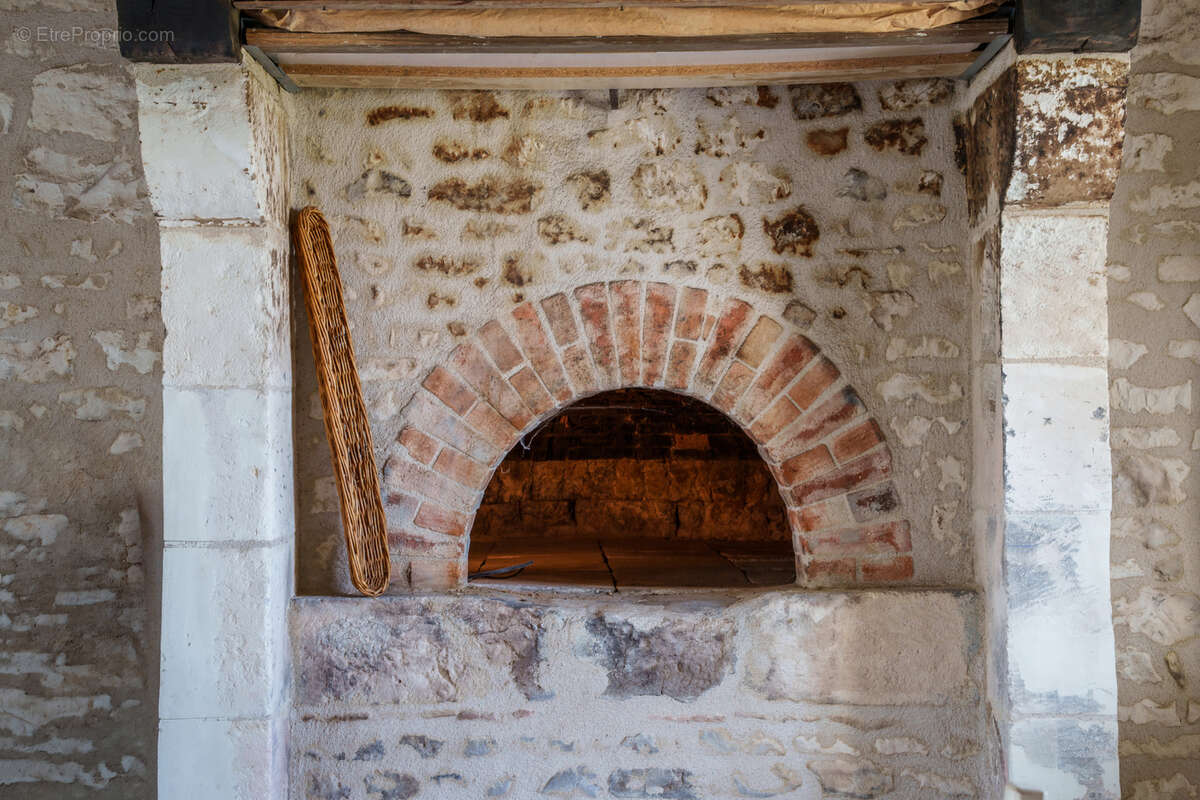 Ancien corps de ferme fortifié du XVIᵉ siècle   Une propriété de caractère aux multiples possibilités - photo 7