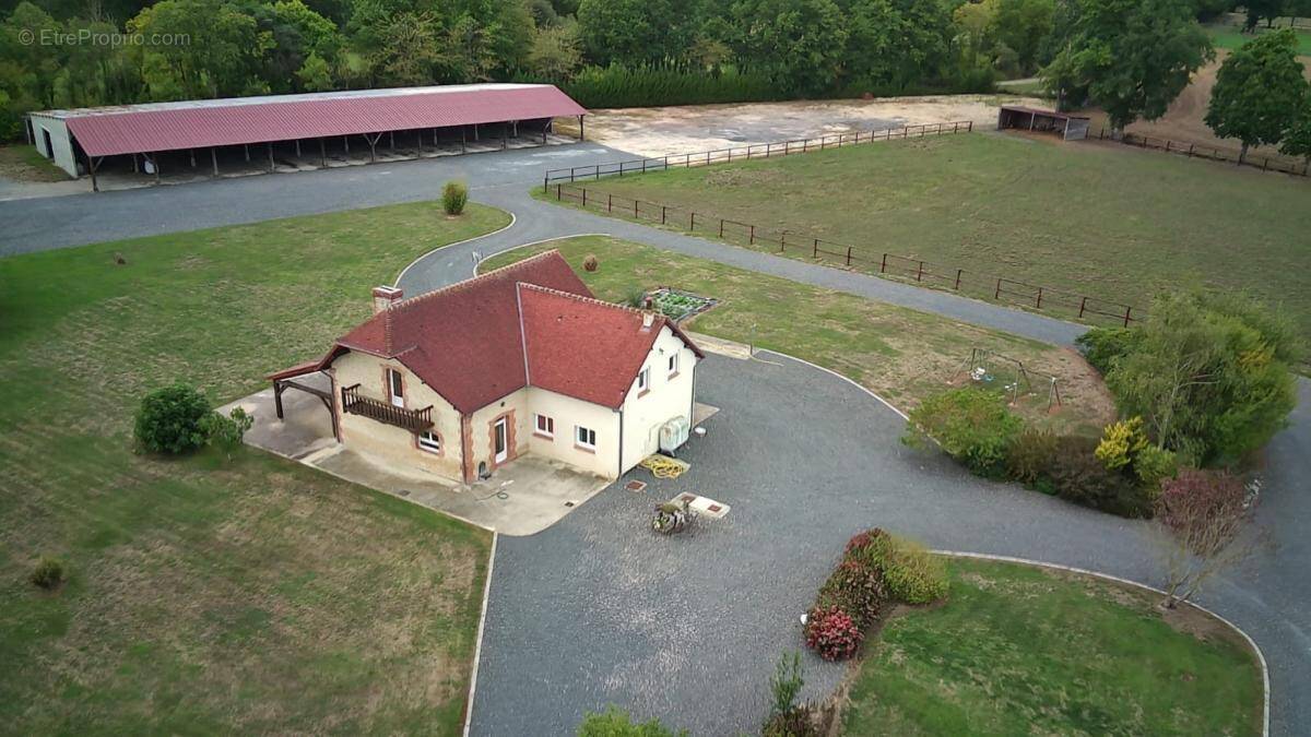 Maison à MEZIDON-CANON