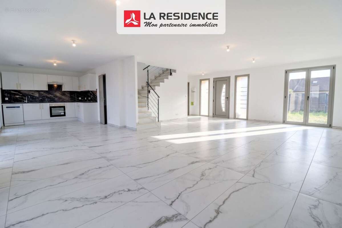 Maison 158 m² à Longnes  - photo 2