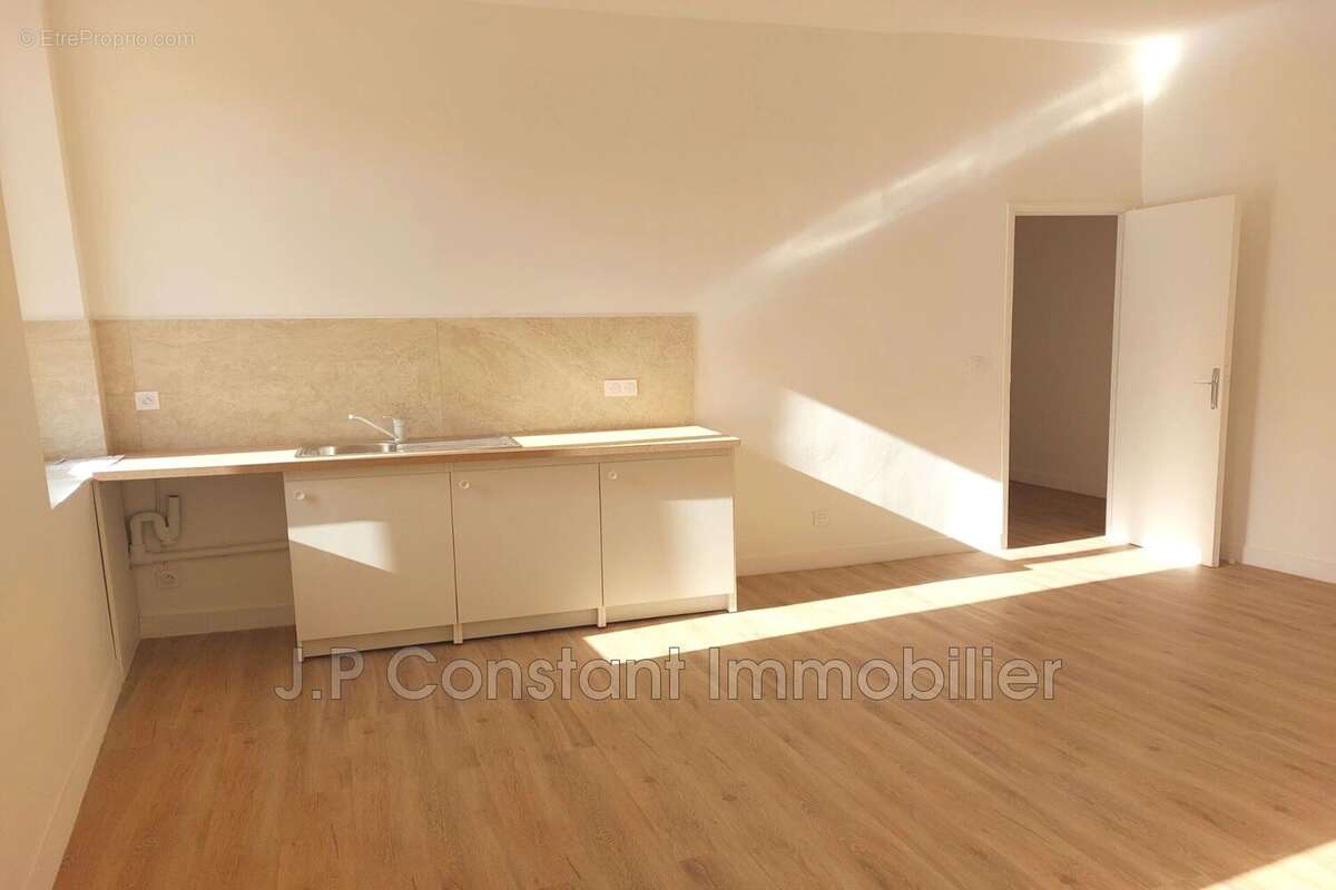 Appartement à MARSEILLE-1E