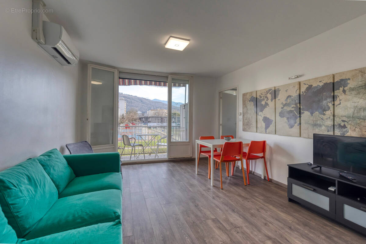 Appartement à SAINT-MARTIN-D'HERES