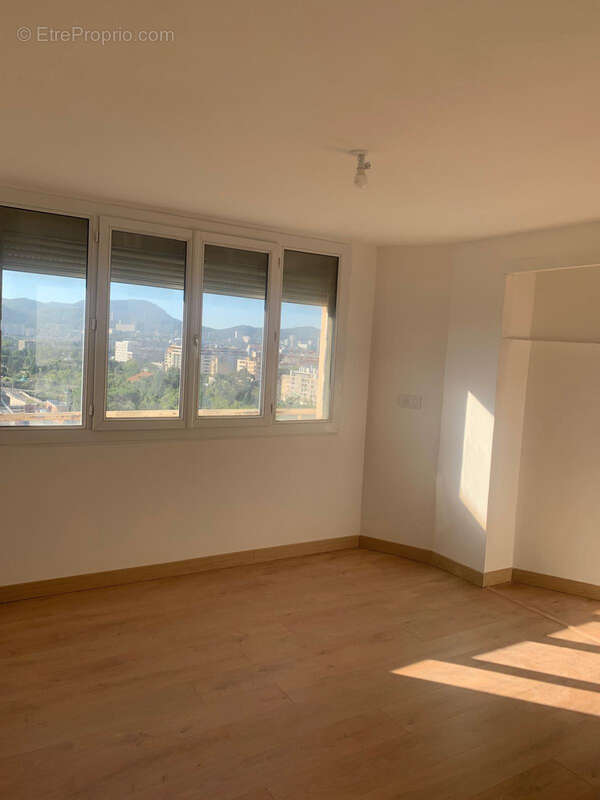 Appartement à MARSEILLE-6E