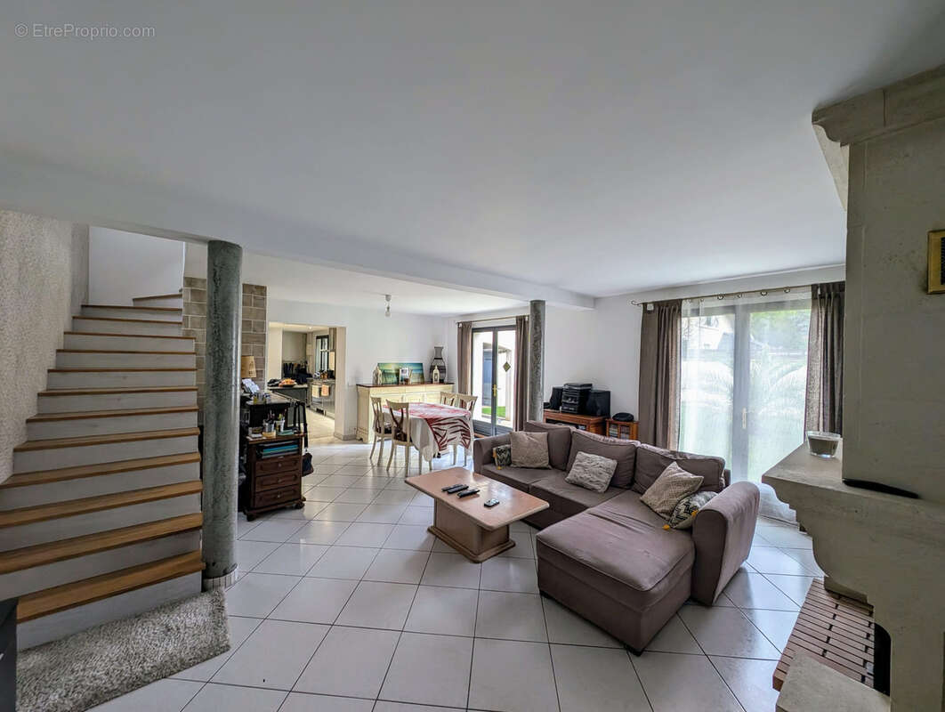 Maison à SAINTE-GENEVIEVE-DES-BOIS