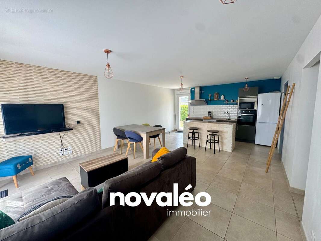 Maison à ROCHES-PREMARIE-ANDILLE