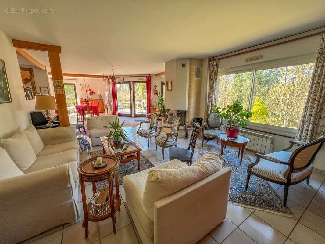 Maison à LE MESNIL-SAINT-DENIS