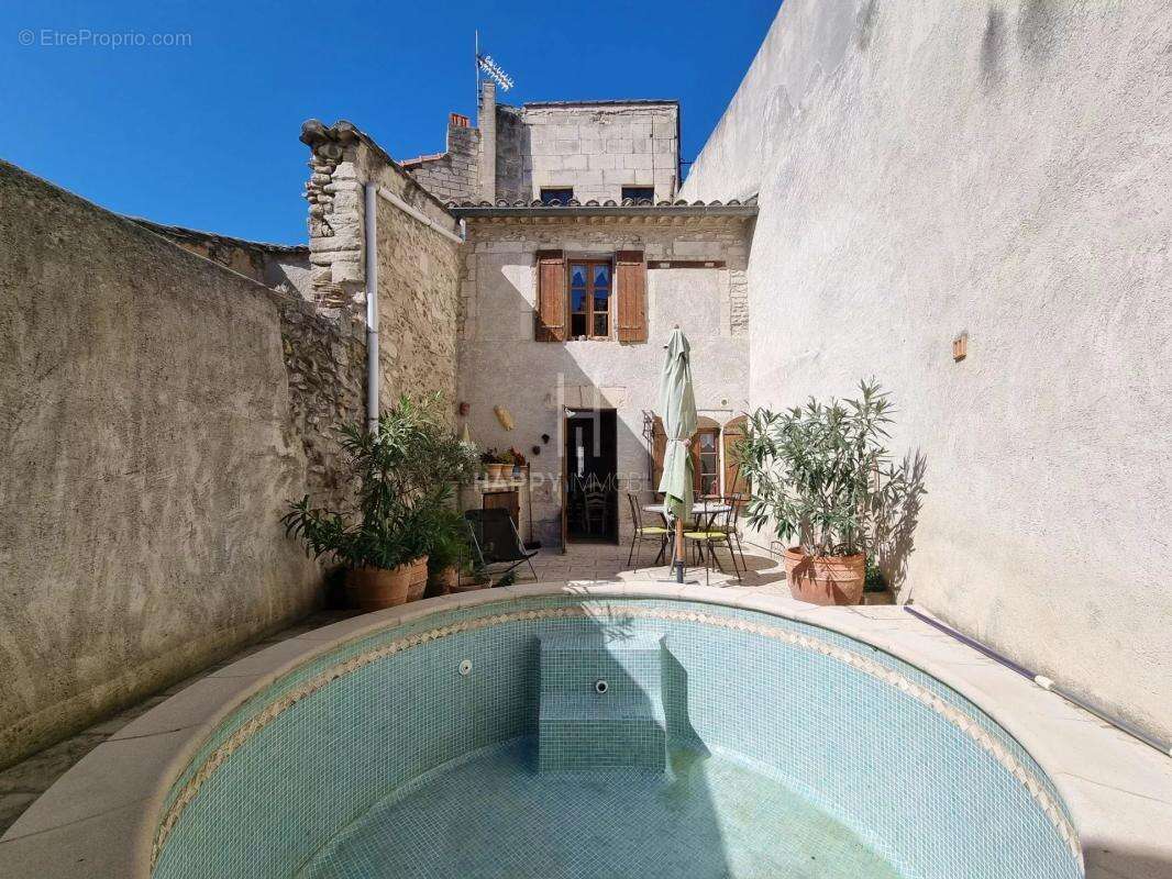 Maison à EYRAGUES