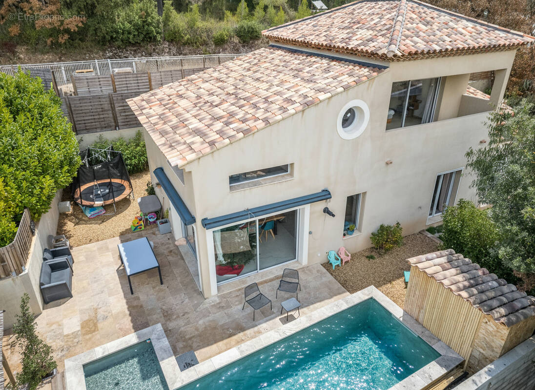 Maison à SAINTE-ANASTASIE-SUR-ISSOLE