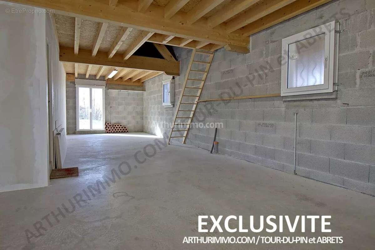 Maison à LA TOUR-DU-PIN